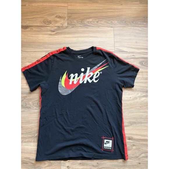 Nike Sportswear Short Sleeve T-Shirt, Sportswear Along The Seams, Size M - Picture 1 of 8